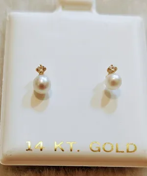 14 KT Children's Pearl cz. accents screw back earrings