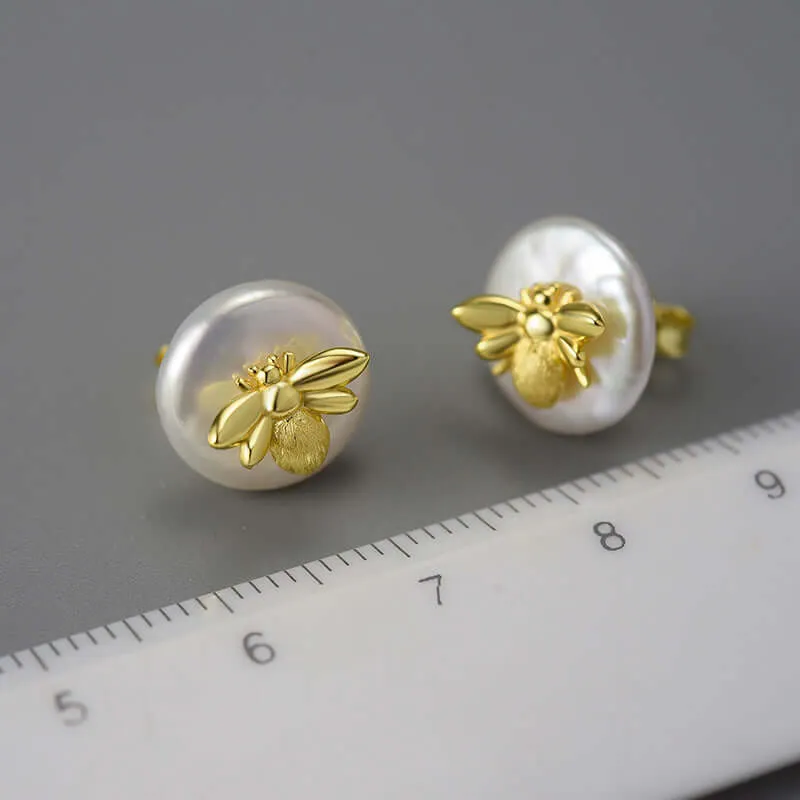 925 Silver Round Pearl Three-dimensional Bee Stud Earrings