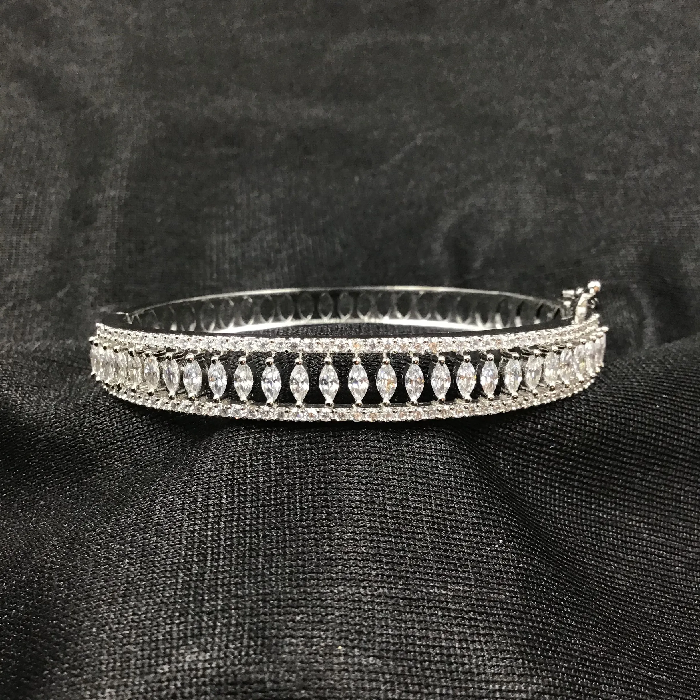 Openable Zircon/AD Bracelet 3235-11