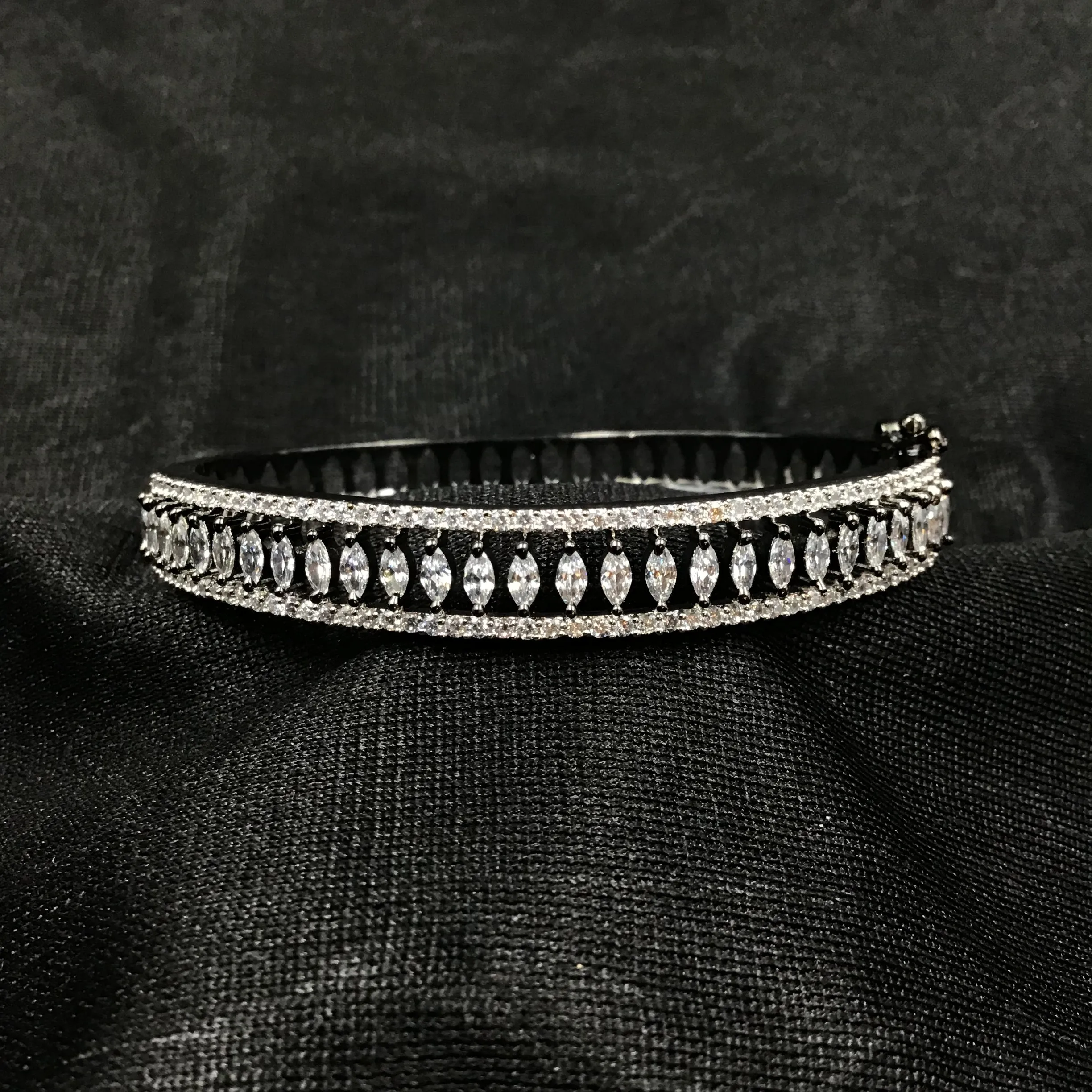 Openable Zircon/AD Bracelet 3235-11