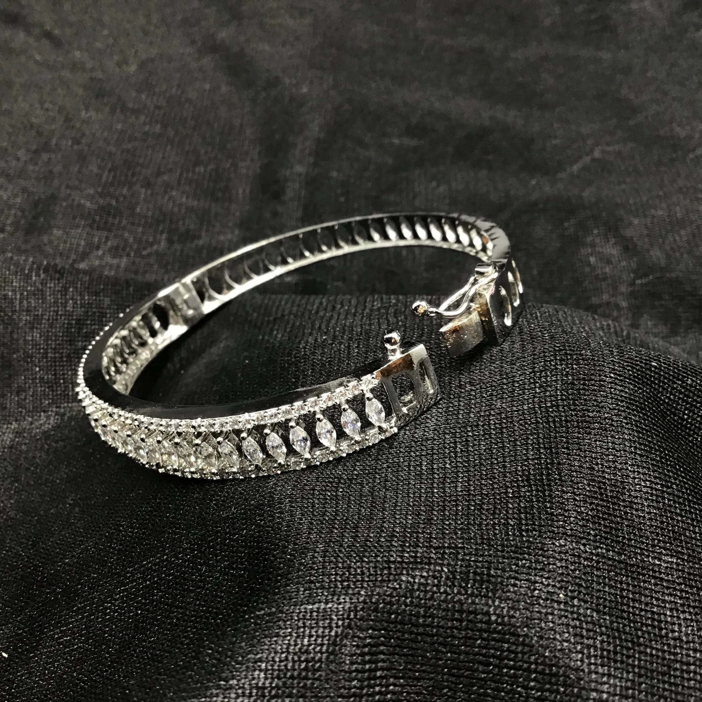 Openable Zircon/AD Bracelet 3235-11
