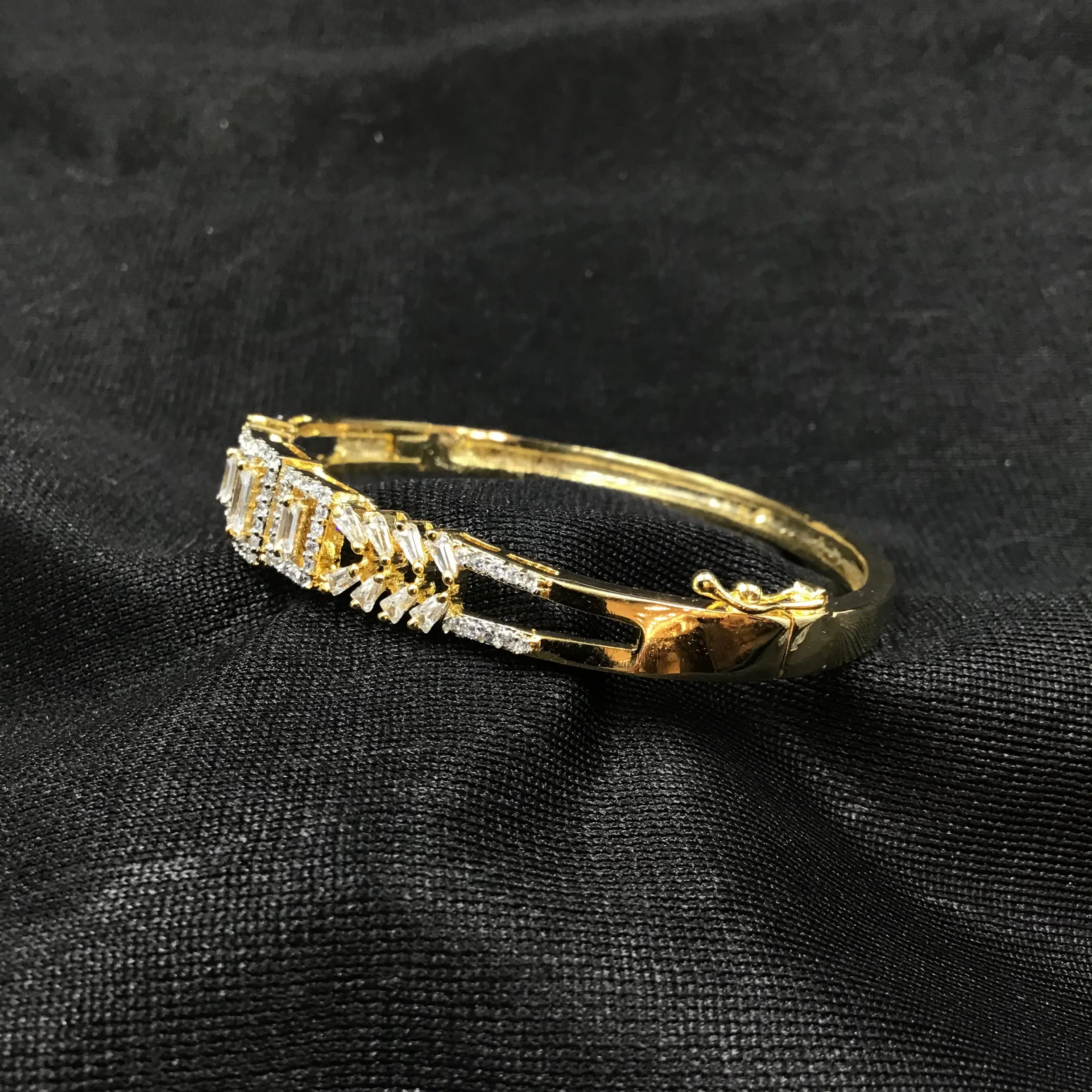 Openable Zircon/AD Bracelet 3237-11