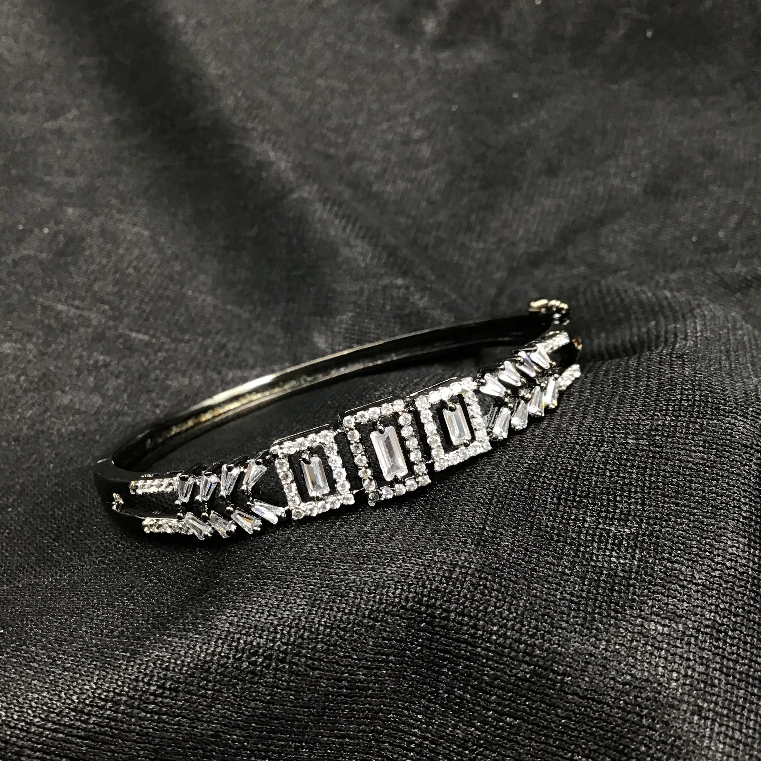 Openable Zircon/AD Bracelet 3237-11