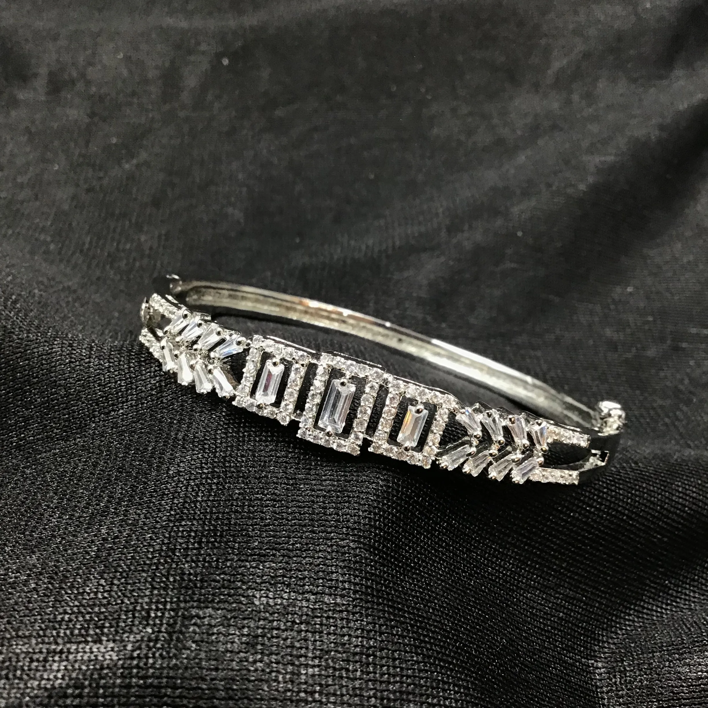 Openable Zircon/AD Bracelet 3237-11