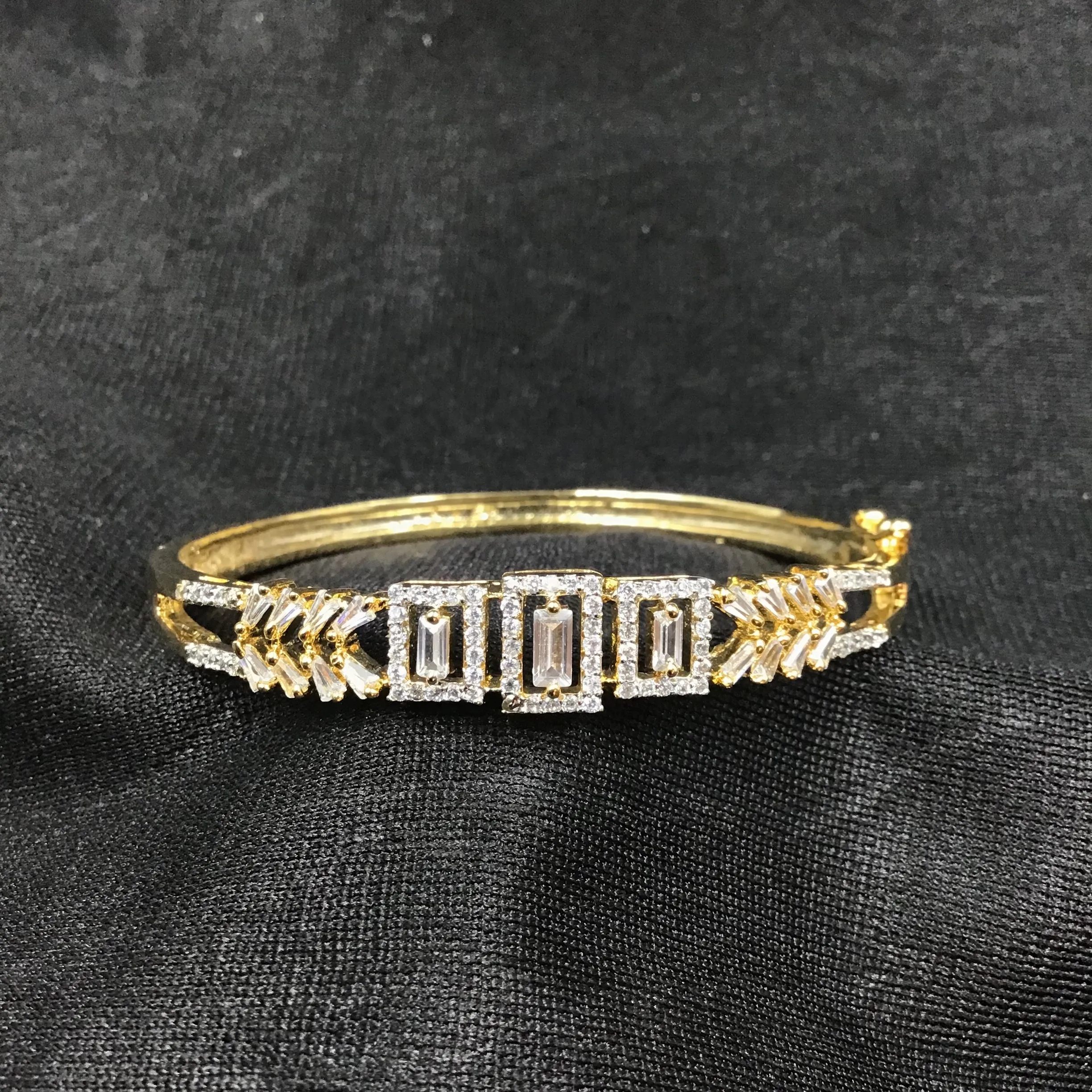 Openable Zircon/AD Bracelet 3237-11